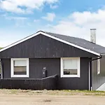 Family Holiday Home By North Sea למביג