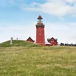 Family Holiday Home By North Sea