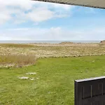 Family Holiday Home By North Sea בית נופש למביג