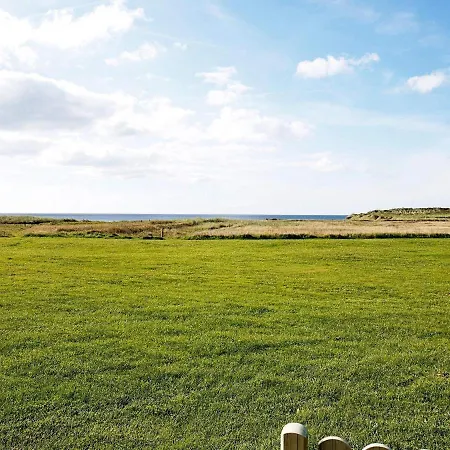 Family Holiday Home By North Sea
