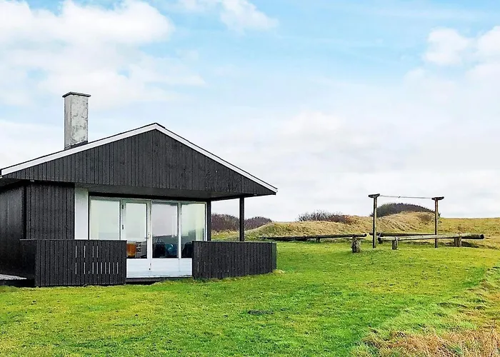 Family Holiday Home By North Sea